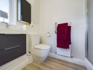 Ensuite- click for photo gallery